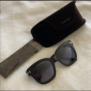 AUTHENTIC Women’s Tom Ford new sunglasses black